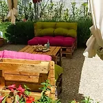 Laris Bed and Breakfast