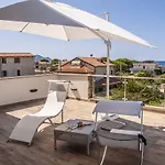 Laris Bed and Breakfast 3*